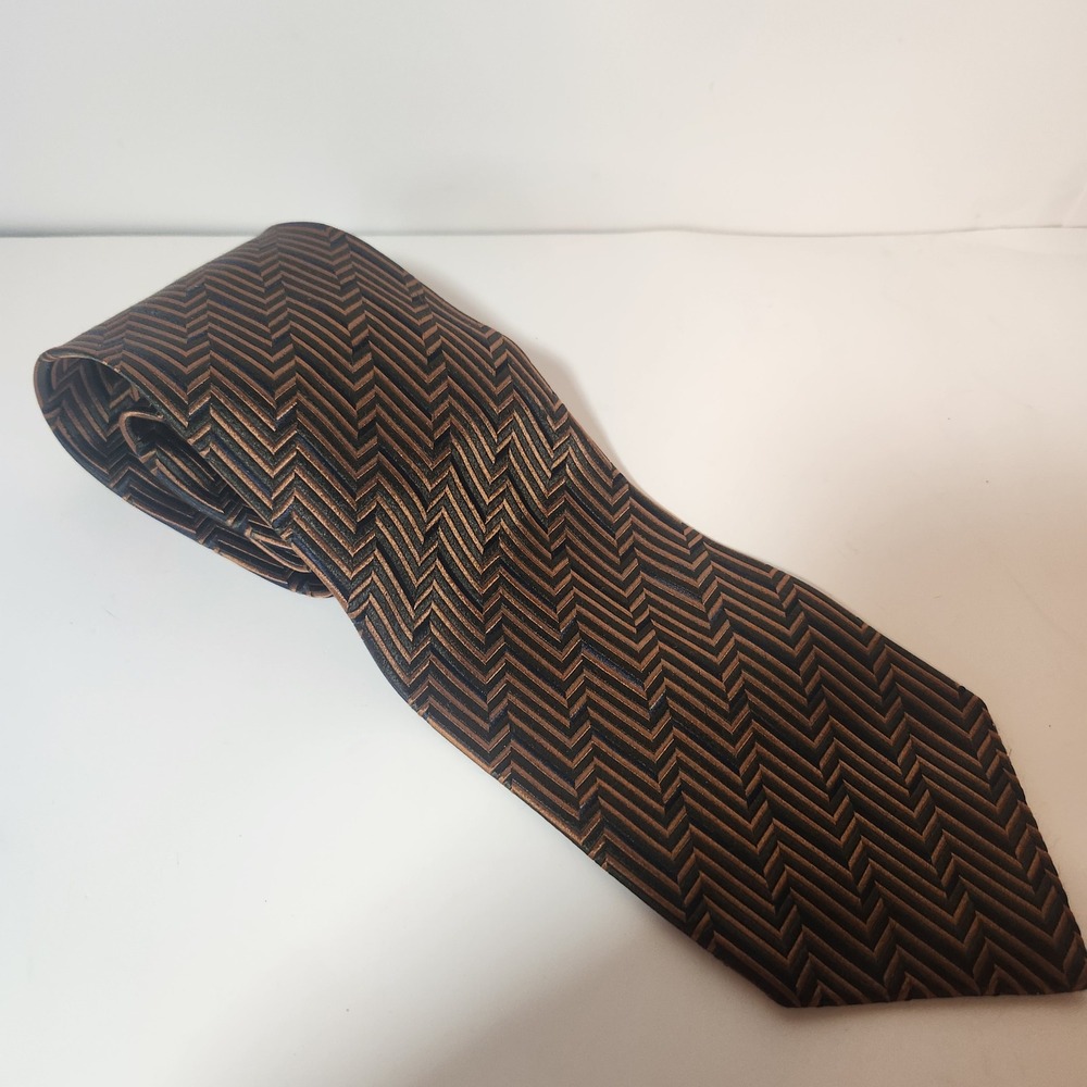 Kolte Italy Mens Silk Necktie Bronze Black Chevron Herringbone Geometric Pattern
